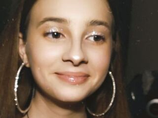 naughty camgirl masturbating with vibrator ManieLaverne