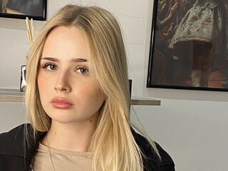 fingering girl webcam  MarnieRhyner