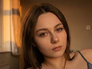 camwhore masturbating with sextoy MireyaElowen