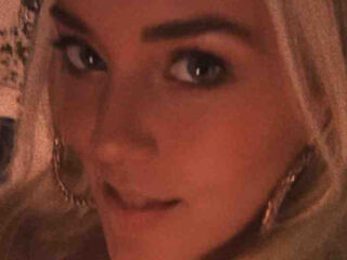 naked girl with webcam masturbating with dildo MissConly