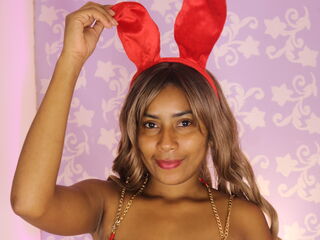 camgirl masturbating with vibrator NaomiMiller