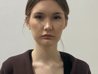 camslut video NelleLoehlein