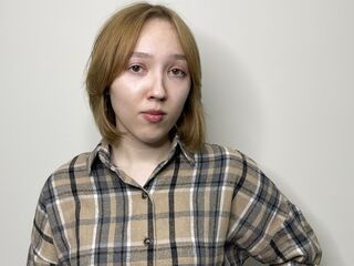 camslut showing tits NidaSimerly
