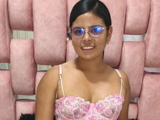 cam girl spreading pussy SalomeHarman