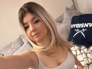 nude cam SarahAnnHome