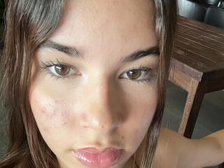 camgirl chat room SariLane