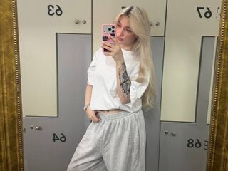 naked webcamgirl video ScarlettAndreula
