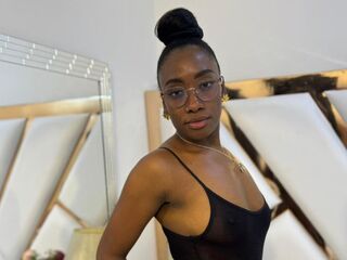 camgirl playing with vibrator SelenaHadid