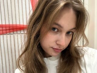 camslut showing tits SimoneBotellio