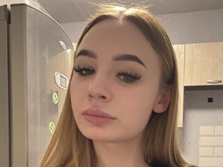 camslut showing pussy SofiaKolen