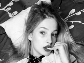 naughty camgirl masturbating with dildo SofiaRoud