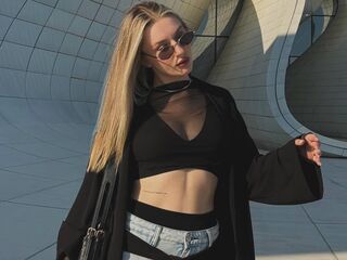 camslut topless SuzieGlimp