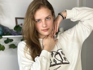 camgirl playing with vibrator TaiteHarder