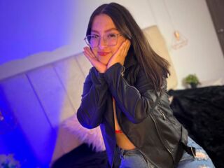 camgirl shaving pussy ValeriaMontclair