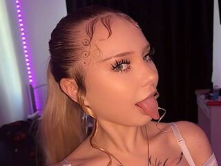 camwhore fingering shaved pussy YolandoHeitz